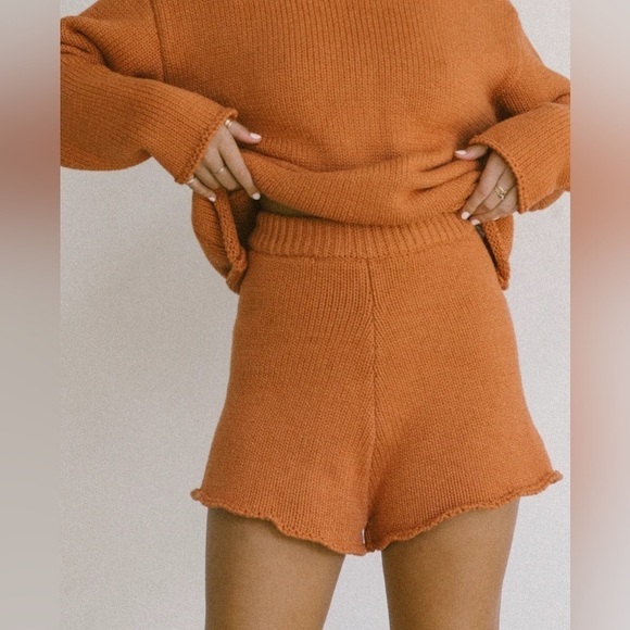 The Lullaby Club Sarah Chunky Knit Shorts + Jumper in Burnt Orange - Picture 4 of 16
